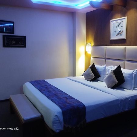 Dolphin Chocolate Inn Chandannagar Екстериор снимка