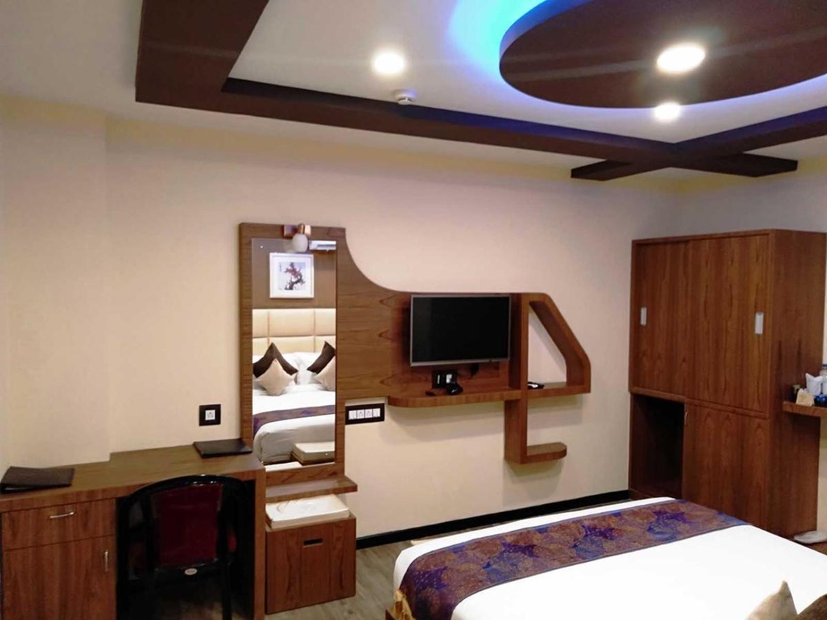 Dolphin Chocolate Inn Chandannagar Екстериор снимка