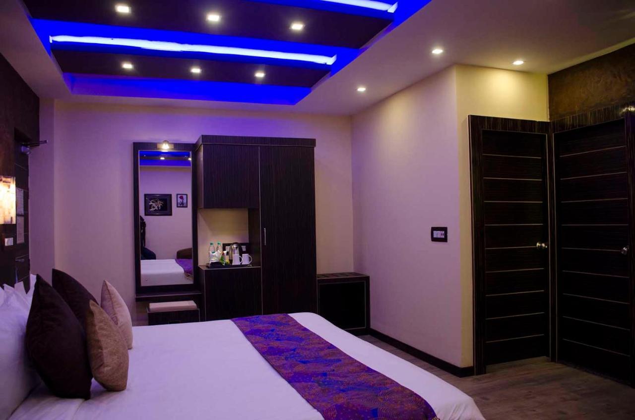 Dolphin Chocolate Inn Chandannagar Екстериор снимка