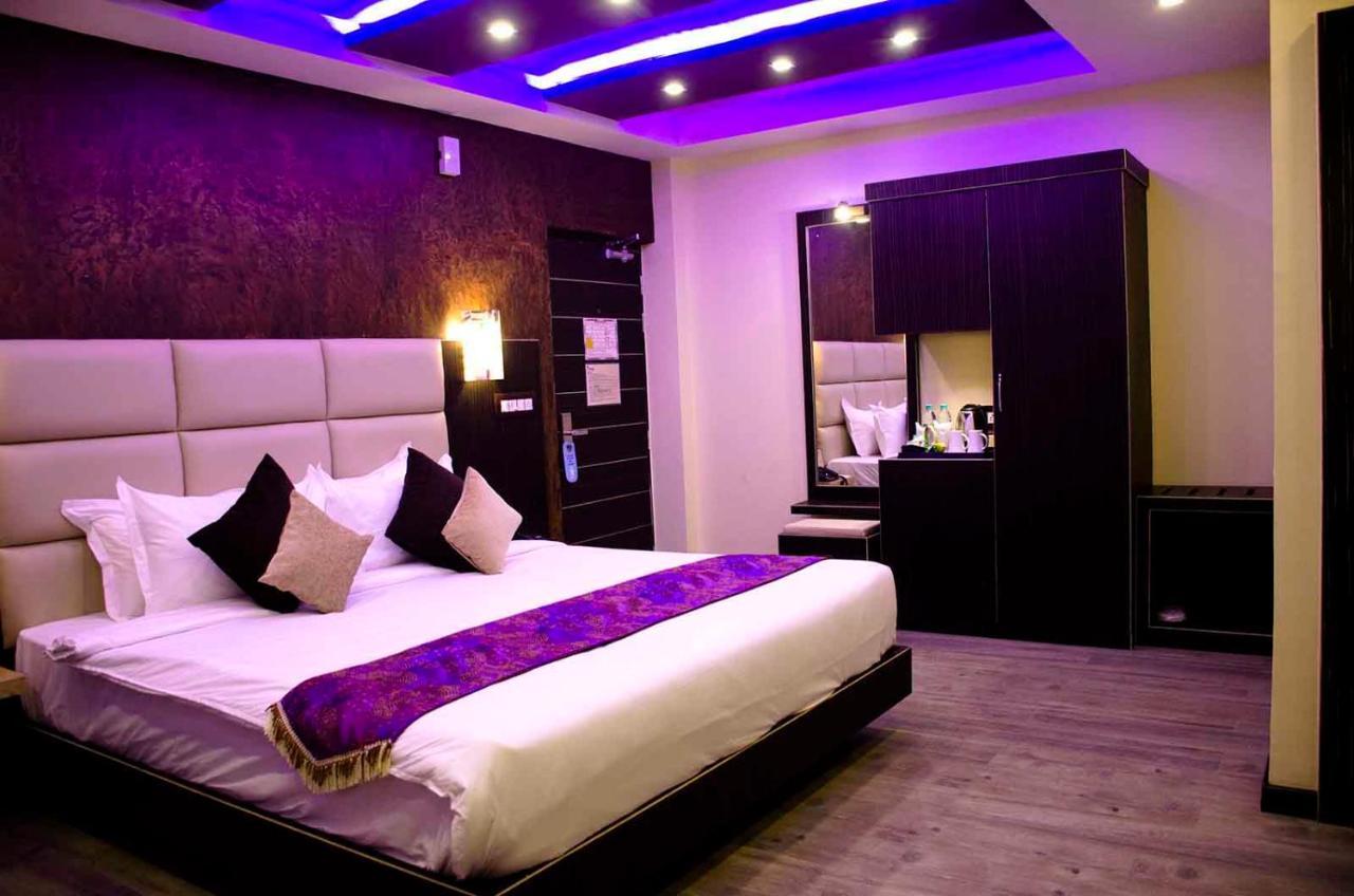 Dolphin Chocolate Inn Chandannagar Екстериор снимка