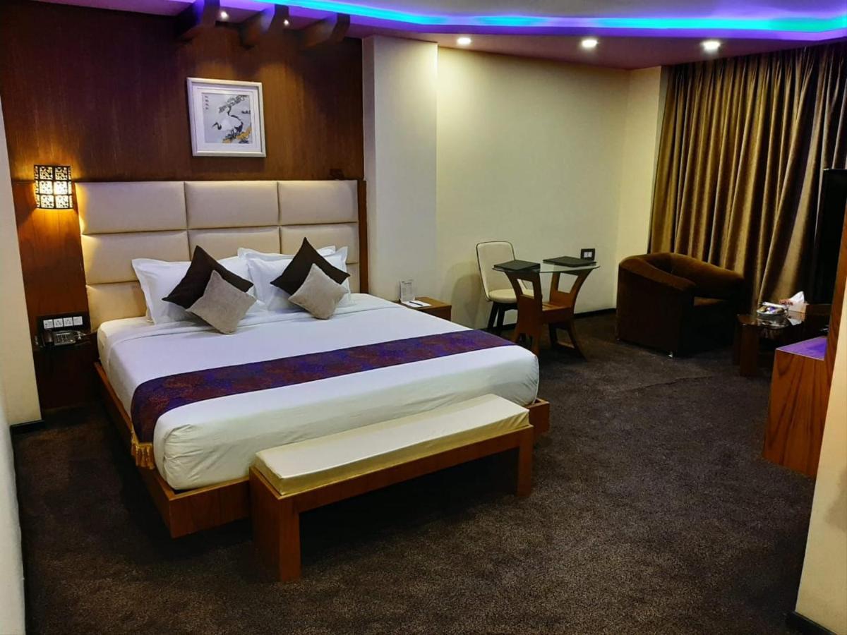 Dolphin Chocolate Inn Chandannagar Екстериор снимка