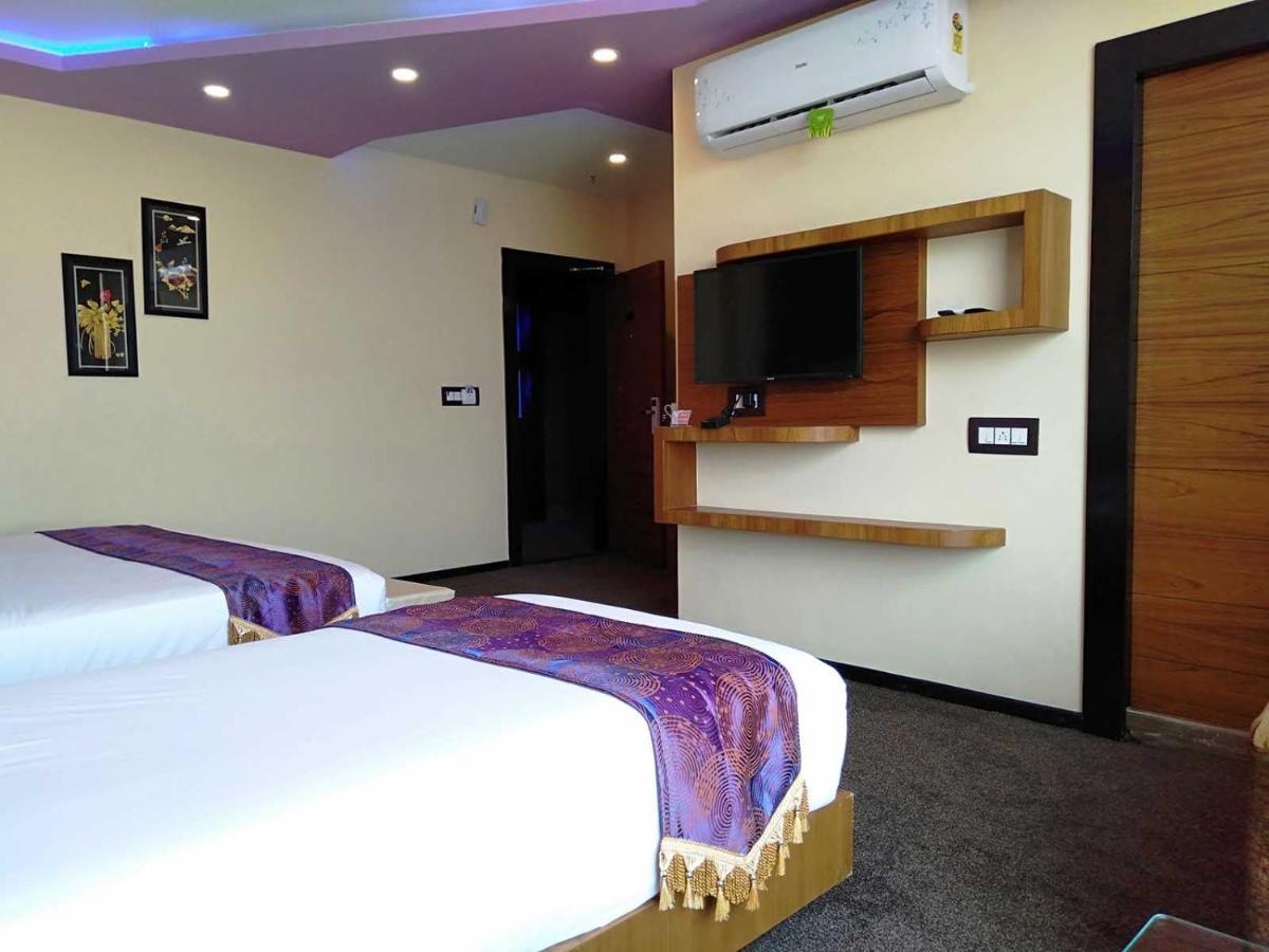 Dolphin Chocolate Inn Chandannagar Екстериор снимка