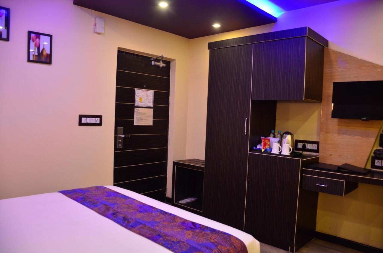 Dolphin Chocolate Inn Chandannagar Екстериор снимка