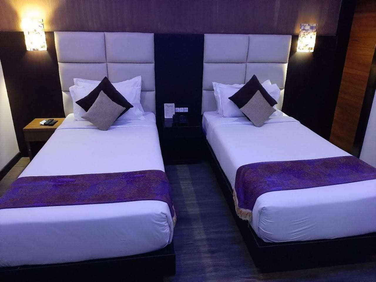 Dolphin Chocolate Inn Chandannagar Екстериор снимка