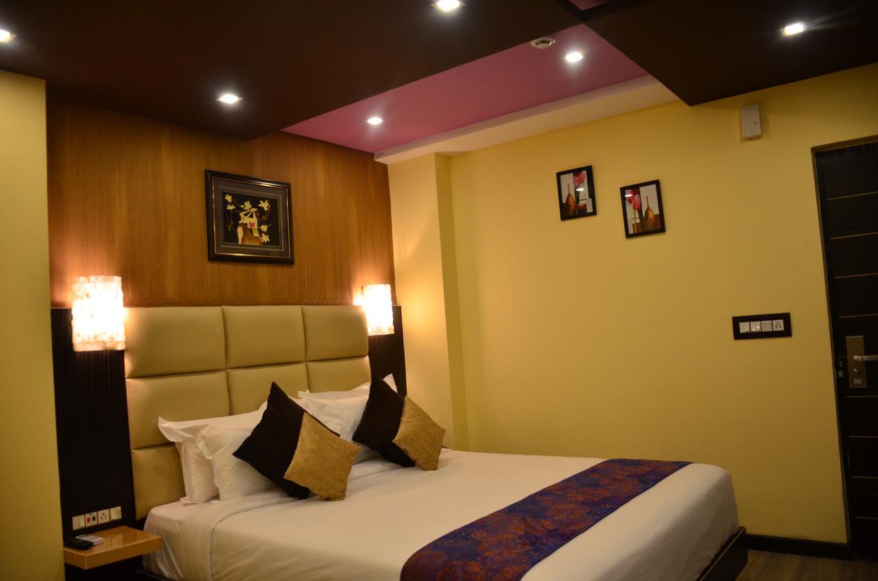 Dolphin Chocolate Inn Chandannagar Екстериор снимка