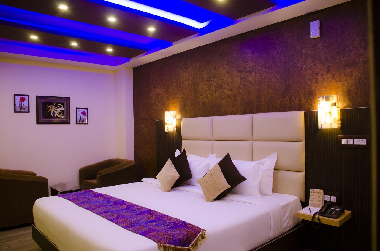 Dolphin Chocolate Inn Chandannagar Екстериор снимка