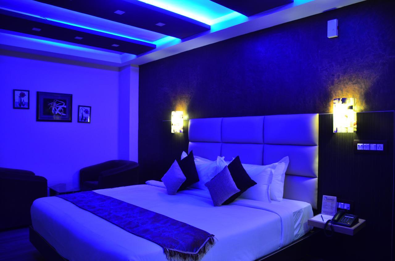 Dolphin Chocolate Inn Chandannagar Екстериор снимка