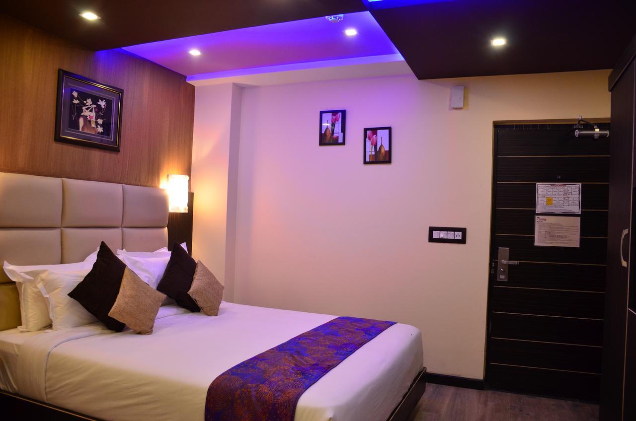 Dolphin Chocolate Inn Chandannagar Екстериор снимка