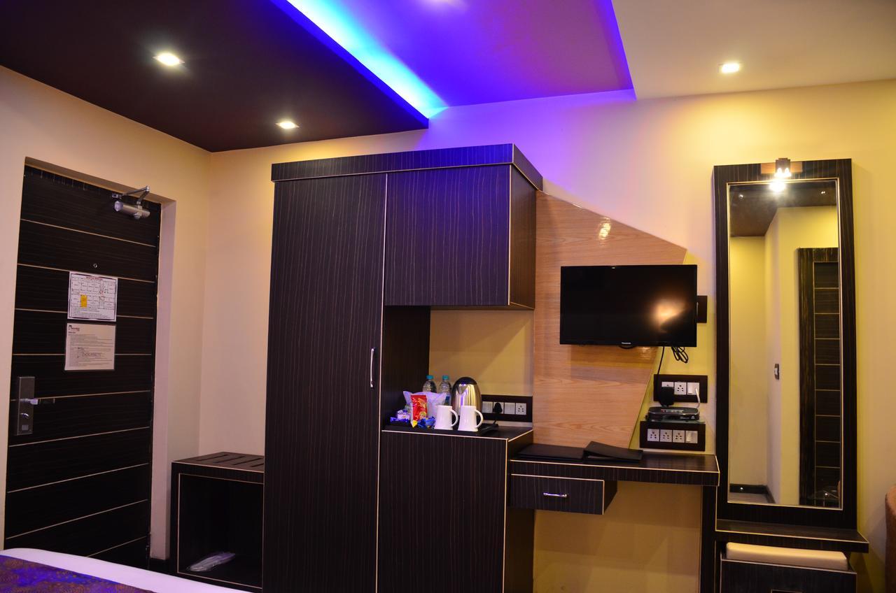 Dolphin Chocolate Inn Chandannagar Екстериор снимка