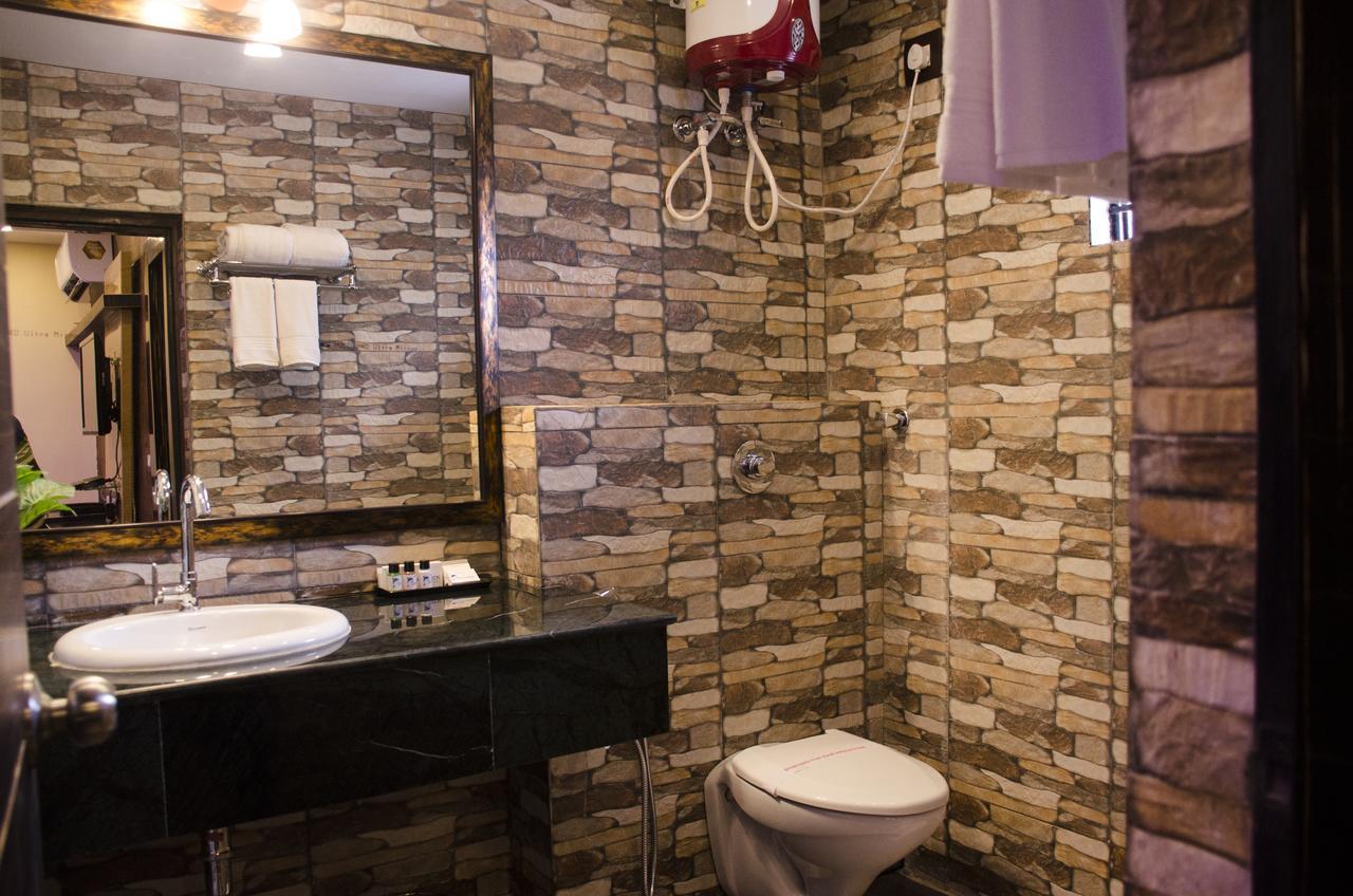 Dolphin Chocolate Inn Chandannagar Екстериор снимка