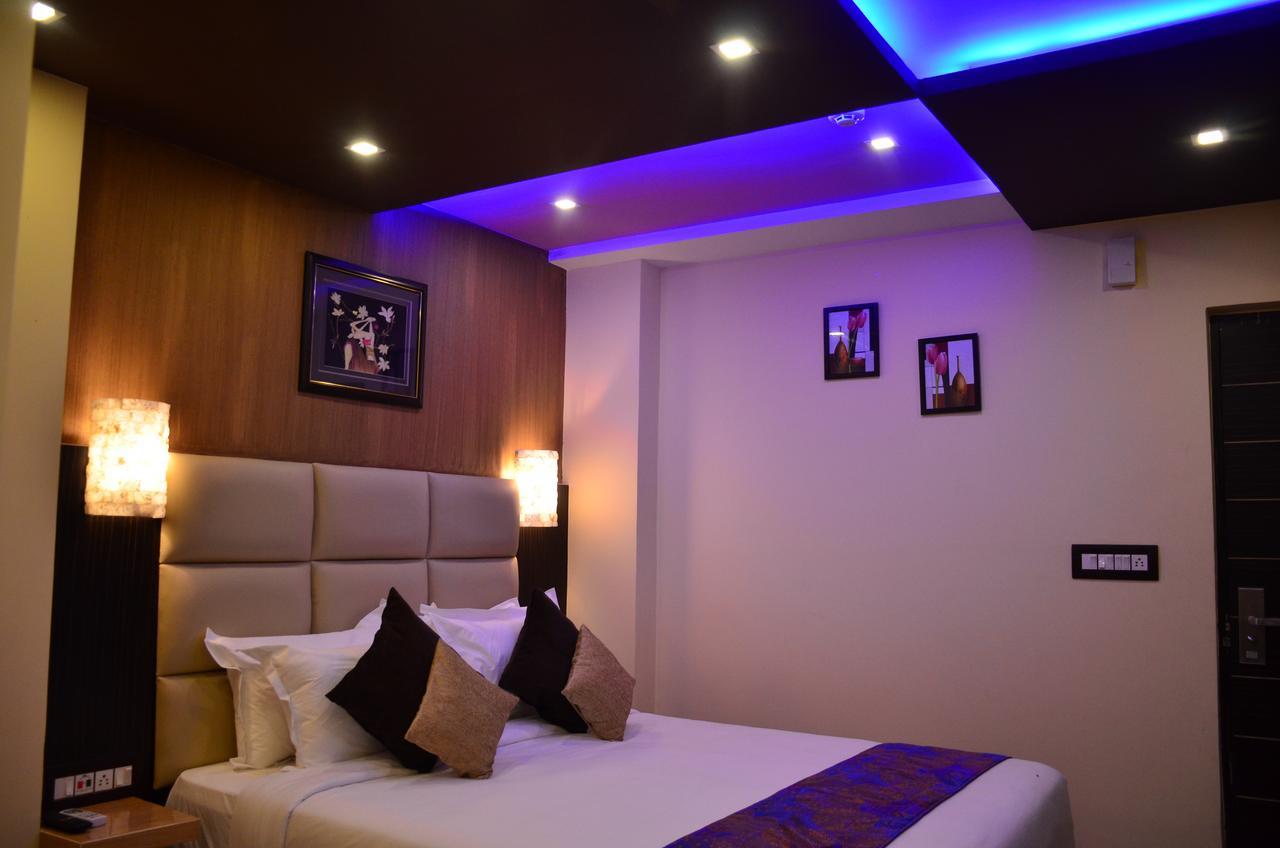 Dolphin Chocolate Inn Chandannagar Екстериор снимка