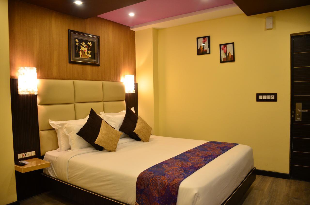 Dolphin Chocolate Inn Chandannagar Екстериор снимка