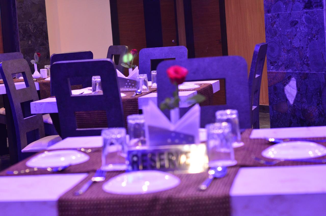 Dolphin Chocolate Inn Chandannagar Екстериор снимка