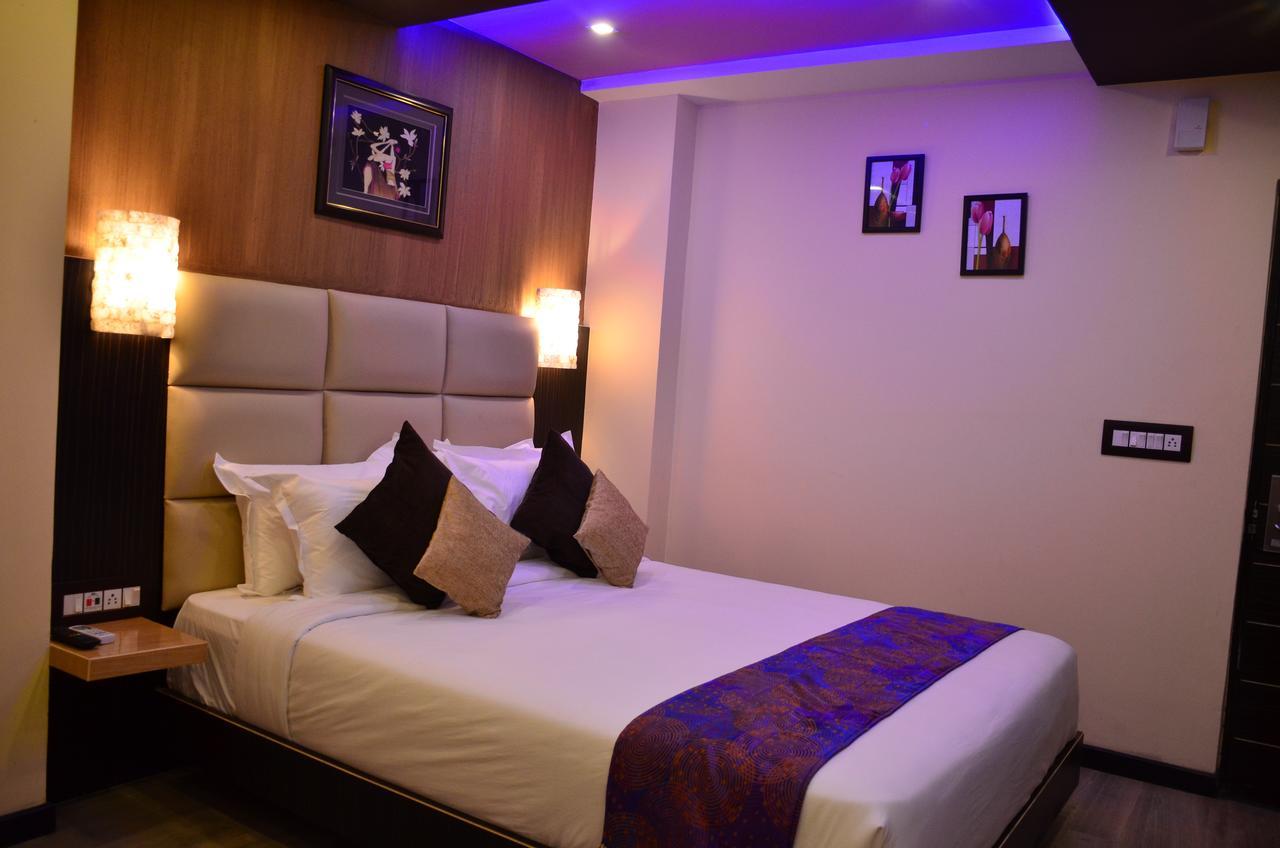 Dolphin Chocolate Inn Chandannagar Екстериор снимка
