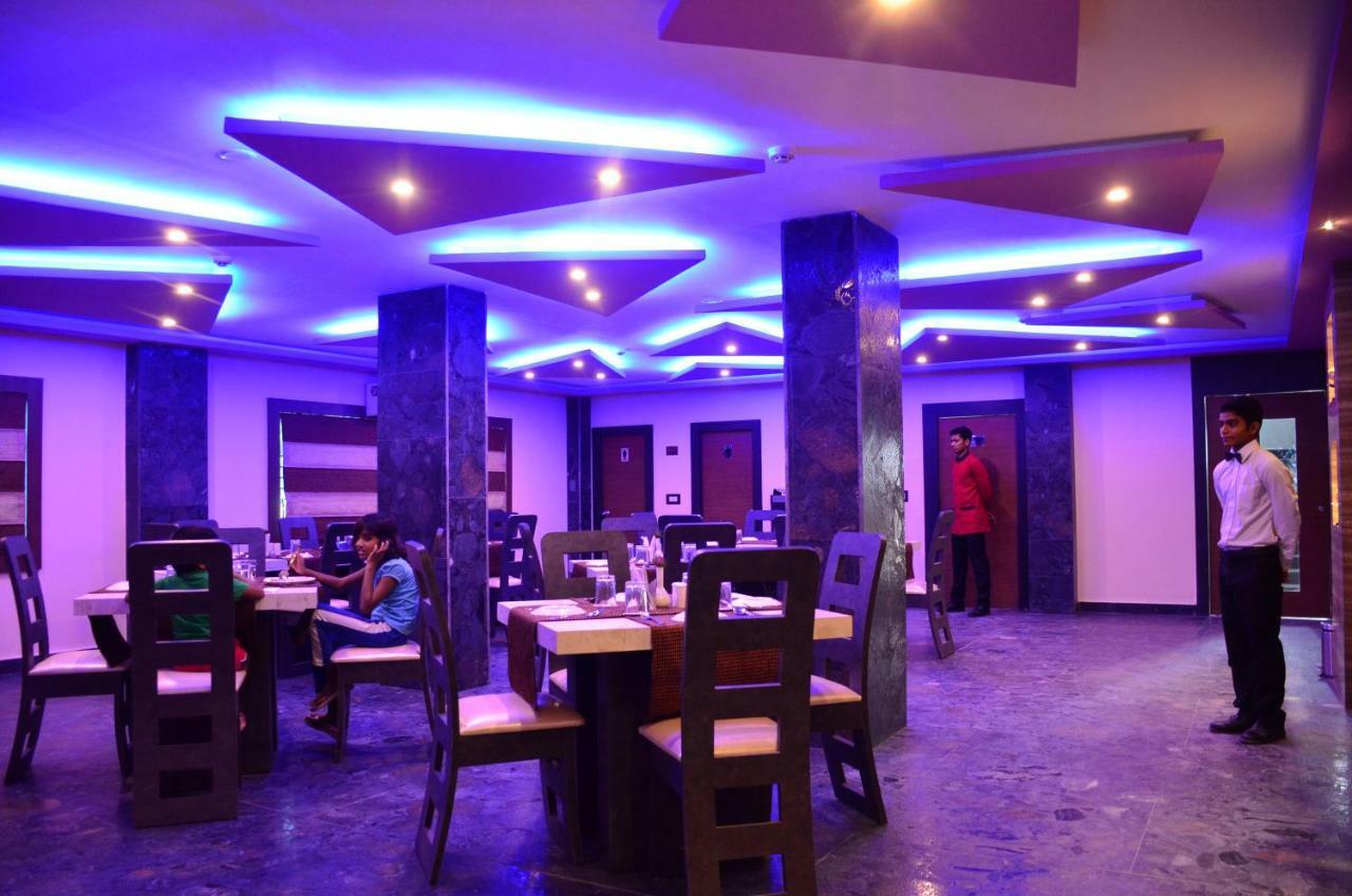 Dolphin Chocolate Inn Chandannagar Екстериор снимка